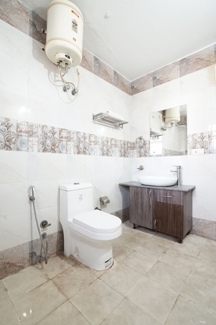 Imagen de la habitación del Hotel Raj Mahal, Gurugram. Foto 11