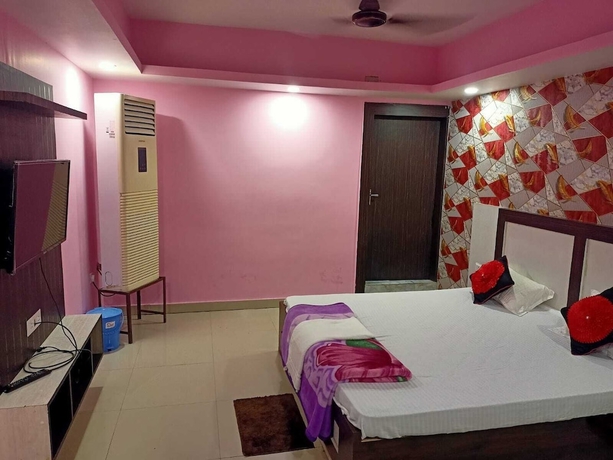 Imagen de la habitación del Hotel Raj Mahal Rooms and Banquet Hall. Foto 8