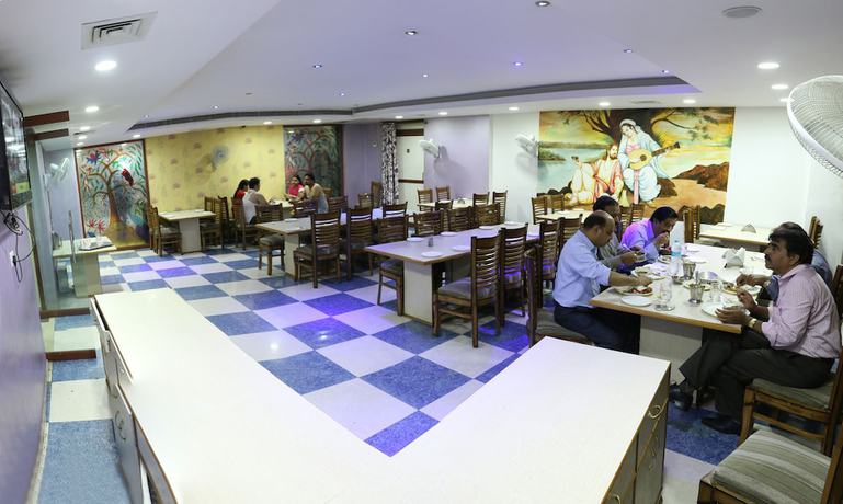 Imagen del bar/restaurante del Hotel Raj Mandir. Foto 3