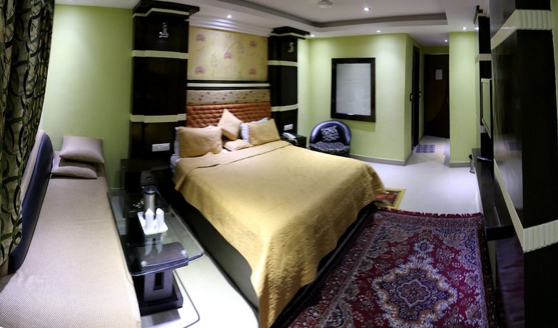 Imagen de la habitación del Hotel Raj Mandir. Foto 15