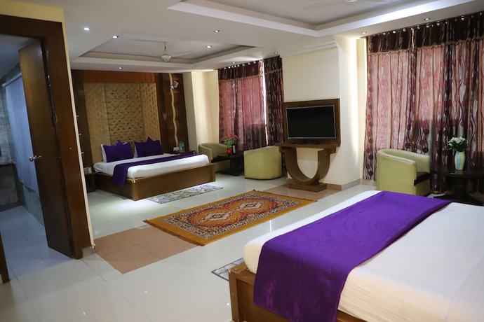Imagen de la habitación del Hotel Raj Mandir. Foto 17