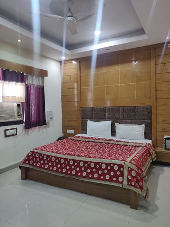 Imagen de la habitación del Hotel Raj Mandir. Foto 18