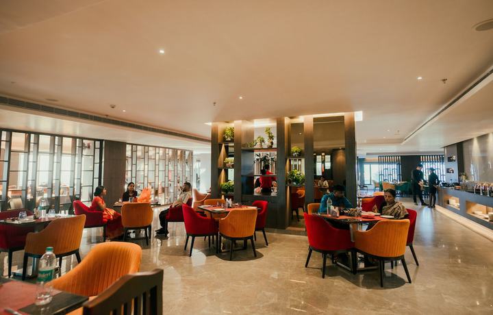 Imagen del bar/restaurante del Hotel Raj Meridian. Foto 2