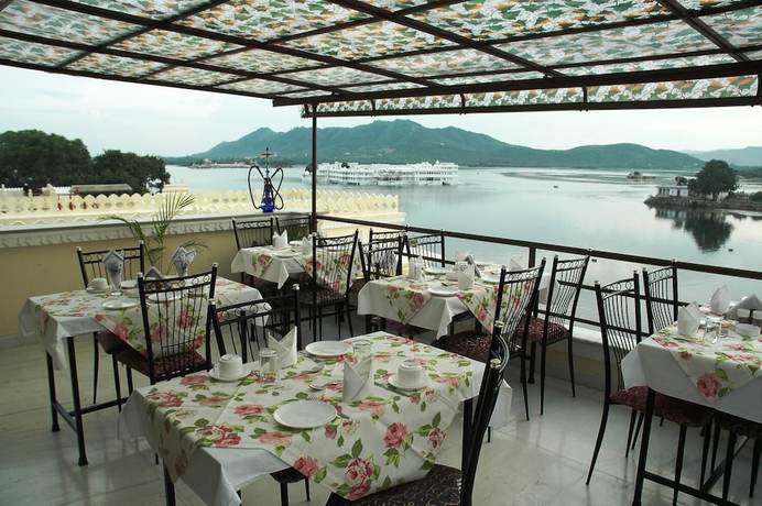 Imagen del bar/restaurante del Hotel Raj Niwas. Foto 5