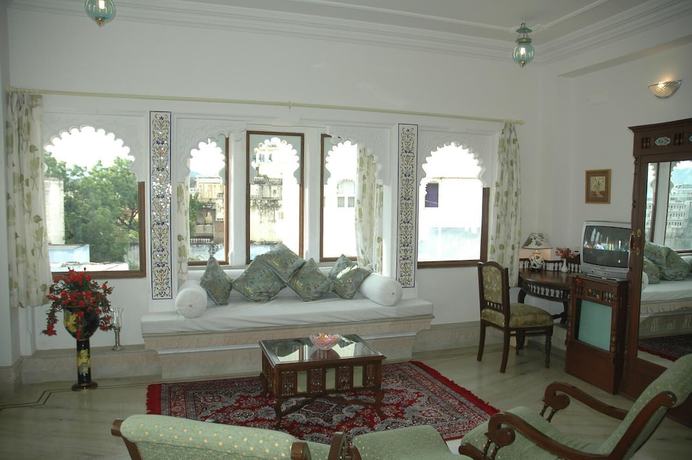 Imagen de la habitación del Hotel Raj Niwas. Foto 15