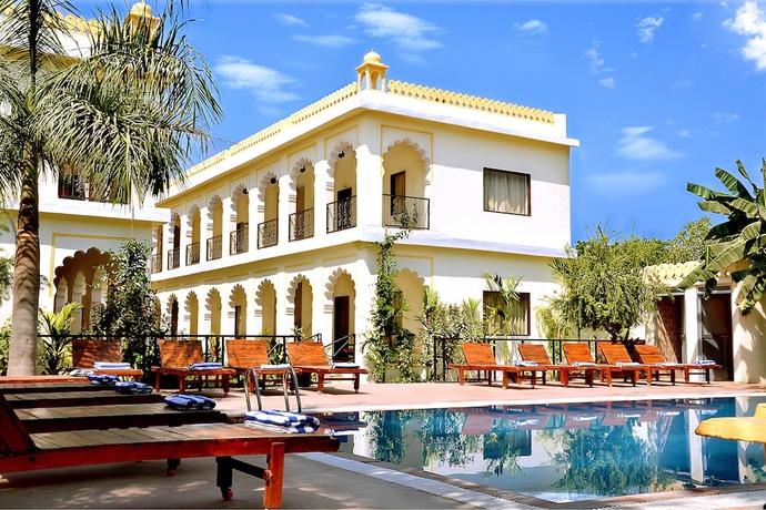 Imagen de la piscina del Hotel Raj Palace Resort. Foto 17