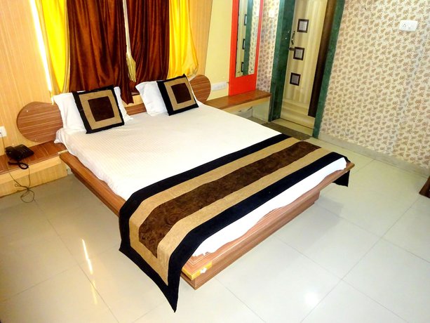 Imagen de la habitación del Hotel Raj Palace by Sky Stays. Foto 14