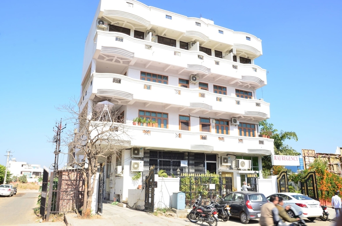 Imagen de los exteriores del Hotel Raj Regency. Foto 17