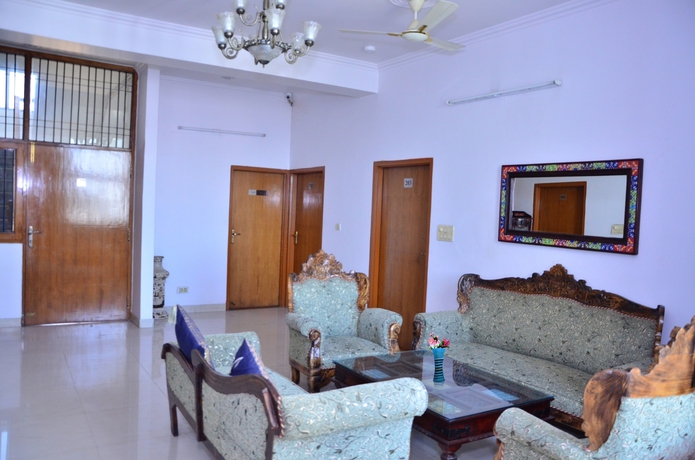 Imagen de los interiores del Hotel Raj Regency. Foto 19