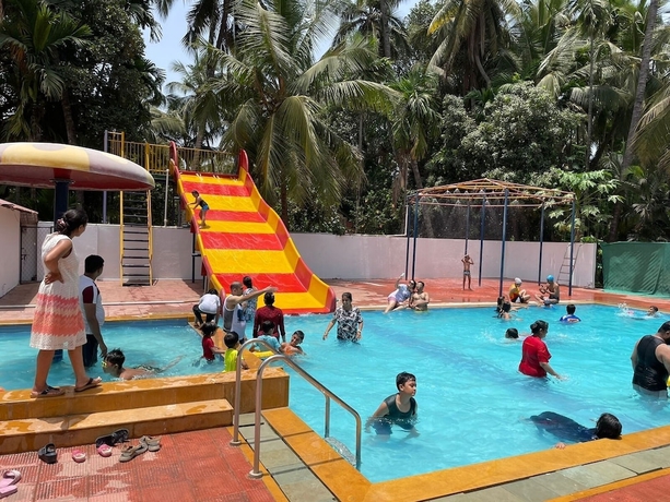 Imagen de la piscina del Hotel Raj Resort. Foto 19