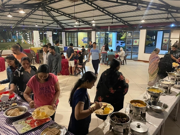 Imagen del bar/restaurante del Hotel Raj Resort. Foto 8