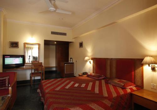 Imagen de la habitación del Hotel Raj Vilas Palace Rajasthan. Foto 10