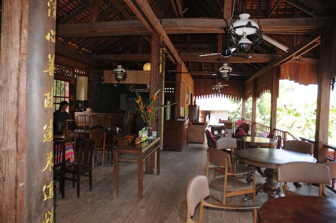 Imagen del bar/restaurante del Hotel Rajabori Villas. Foto 2