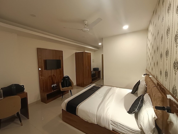 Imagen de la habitación del Hotel Rajani. Foto 12