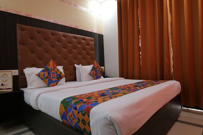 Imagen de la habitación del Hotel Raja's Palace. Foto 16
