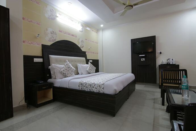 Imagen de la habitación del Hotel Raja's Palace. Foto 20