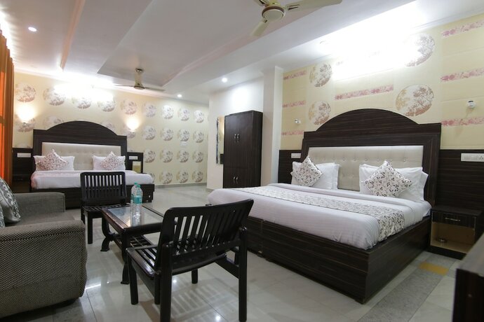 Imagen de la habitación del Hotel Raja's Palace. Foto 28