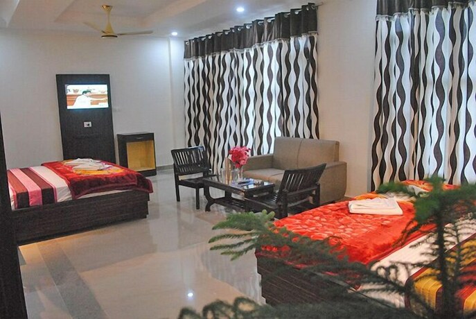 Imagen de la habitación del Hotel Raja's Palace. Foto 38