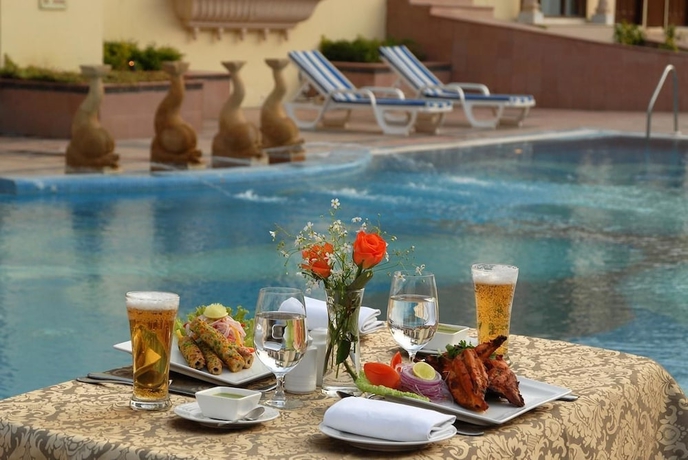 Imagen de la piscina del Hotel Rajasthali Resort and Spa. Foto 19