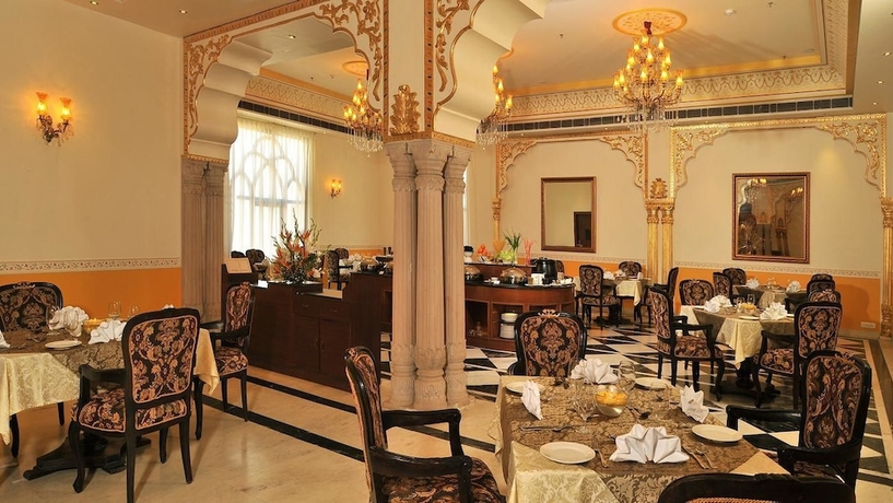 Imagen del bar/restaurante del Hotel Rajasthali Resort and Spa. Foto 3