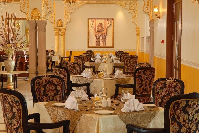 Imagen del bar/restaurante del Hotel Rajasthali Resort and Spa. Foto 4