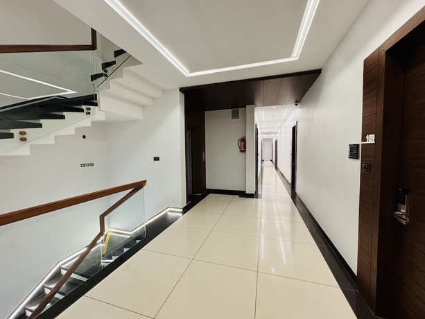 Imagen de los interiores del Hotel Rajdev INN. Foto 8