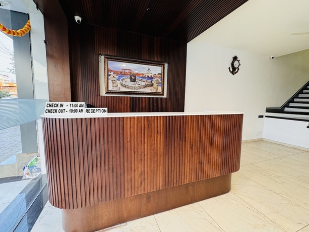 Imagen de los interiores del Hotel Rajdev INN. Foto 15