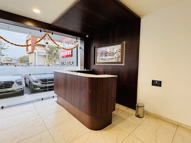 Imagen de los interiores del Hotel Rajdev INN. Foto 18