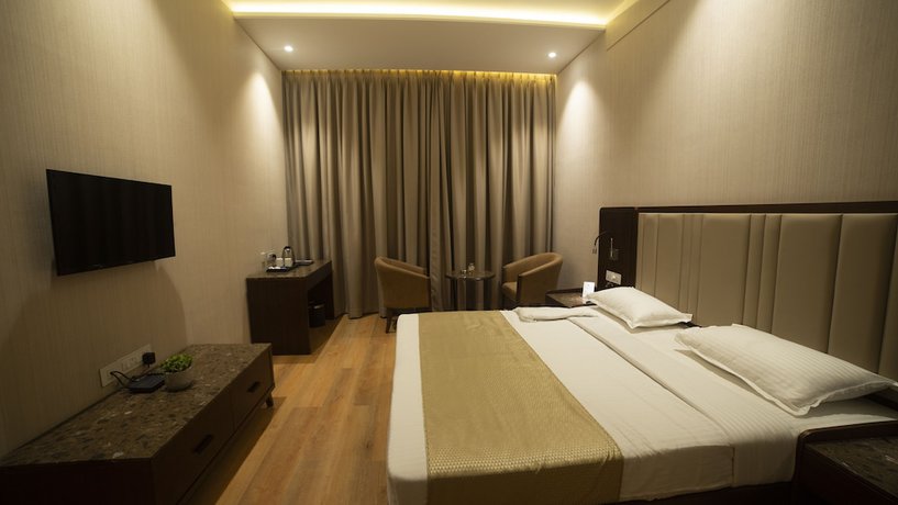 Imagen de la habitación del Hotel Rajhans Abhinandan. Foto 8