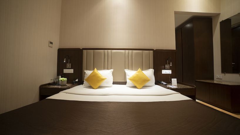 Imagen de la habitación del Hotel Rajhans Abhinandan. Foto 13