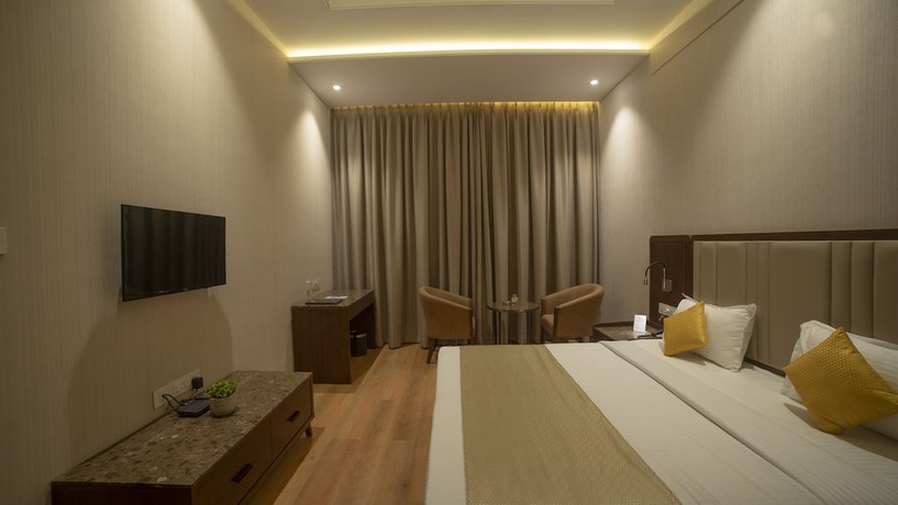 Imagen de la habitación del Hotel Rajhans Abhinandan. Foto 17