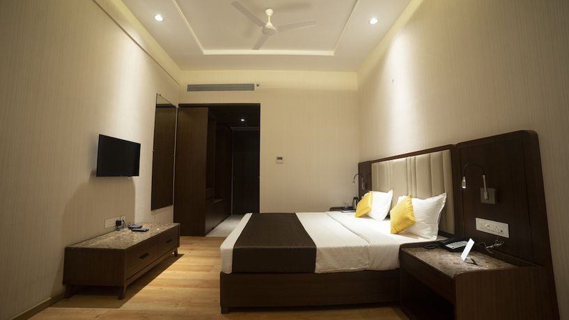 Imagen de la habitación del Hotel Rajhans Abhinandan. Foto 18