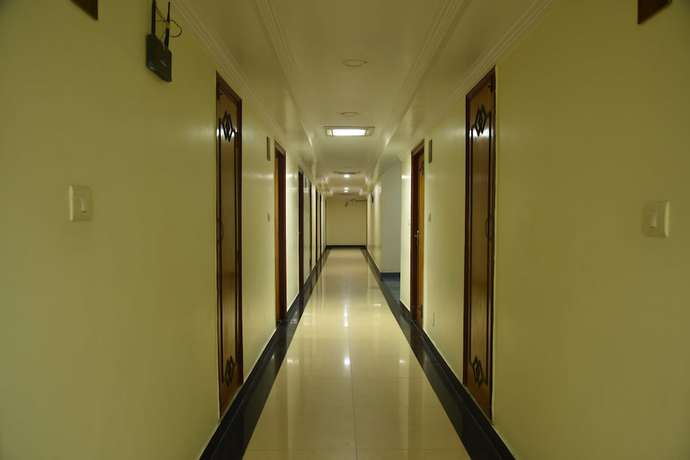 Imagen general del Hotel Rajhans International. Foto 2
