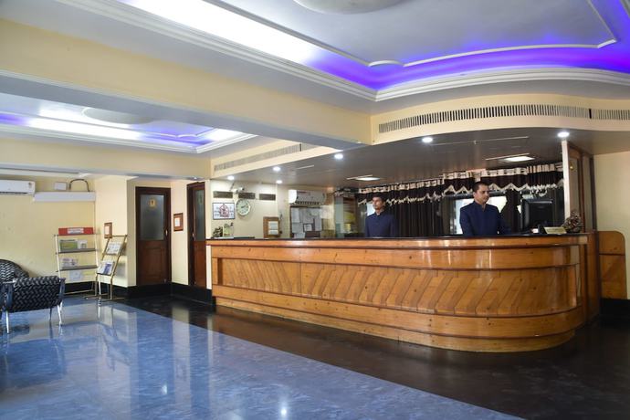 Imagen de los interiores del Hotel Rajhans International. Foto 16