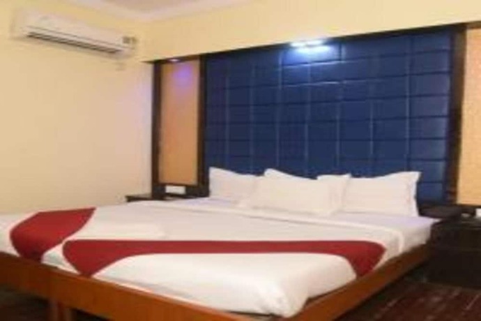 Imagen de la habitación del Hotel Rajhans International. Foto 9