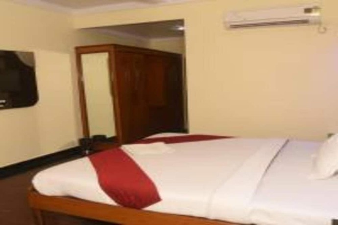 Imagen de la habitación del Hotel Rajhans International. Foto 13