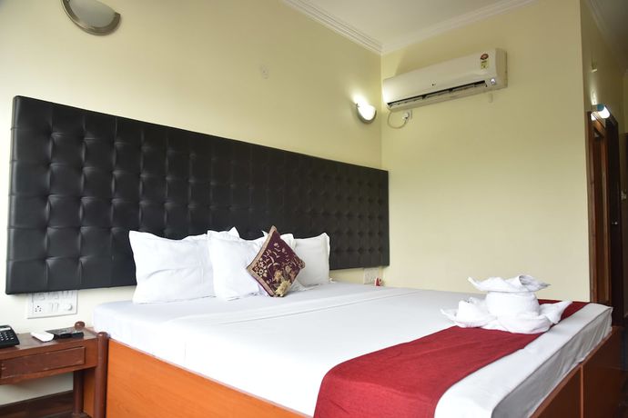 Imagen de la habitación del Hotel Rajhans International. Foto 14