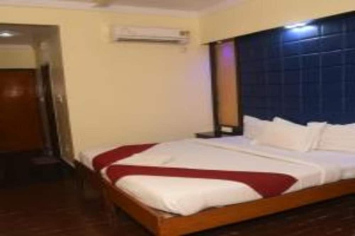Imagen de la habitación del Hotel Rajhans International. Foto 15