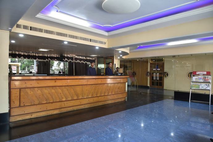 Imagen de los interiores del Hotel Rajhans International. Foto 19