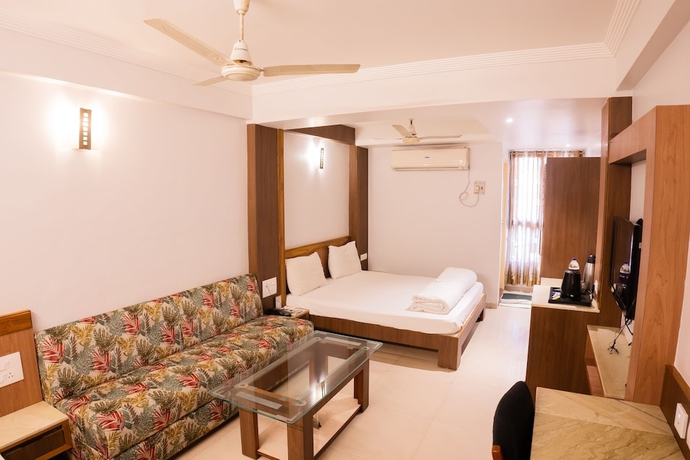 Imagen de la habitación del Hotel Rajhans Regency. Foto 11
