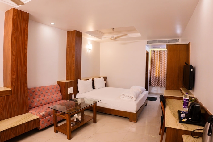 Imagen de la habitación del Hotel Rajhans Regency. Foto 12