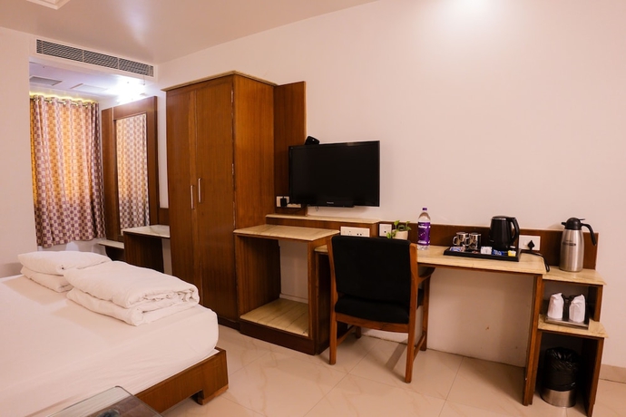 Imagen de la habitación del Hotel Rajhans Regency. Foto 13
