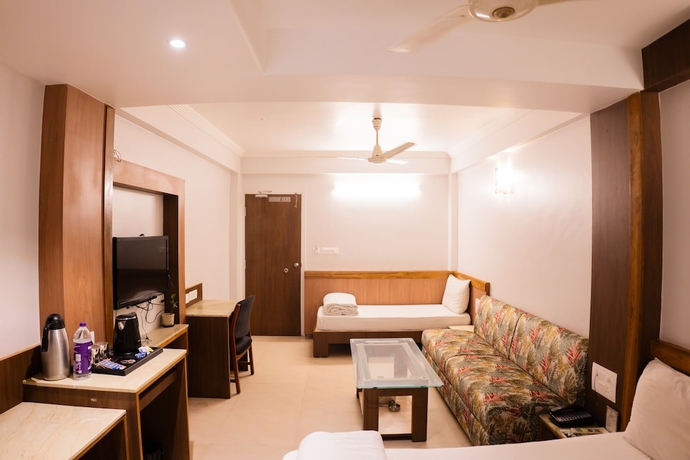 Imagen de la habitación del Hotel Rajhans Regency. Foto 14