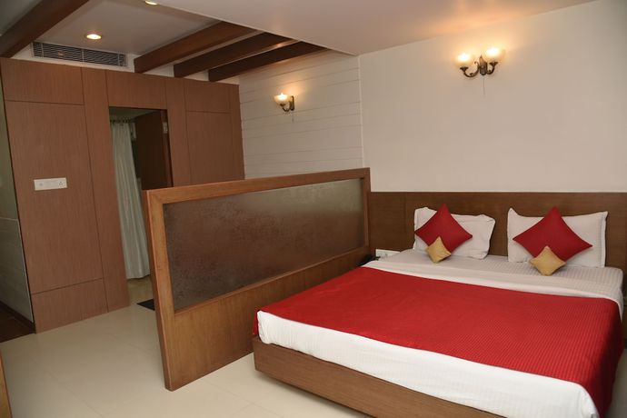 Imagen de la habitación del Hotel Rajhans Regent. Foto 2