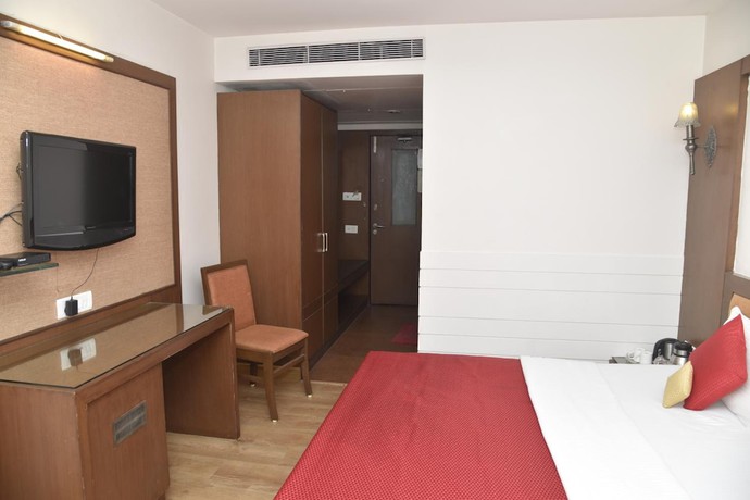 Imagen de la habitación del Hotel Rajhans Regent. Foto 3