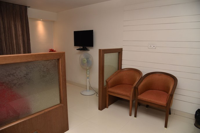 Imagen de la habitación del Hotel Rajhans Regent. Foto 4
