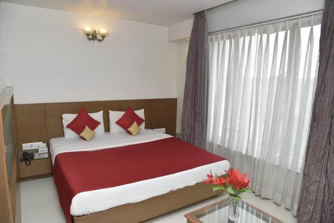 Imagen de la habitación del Hotel Rajhans Regent. Foto 6