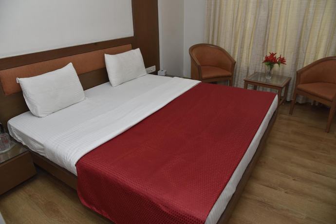 Imagen de la habitación del Hotel Rajhans Regent. Foto 7