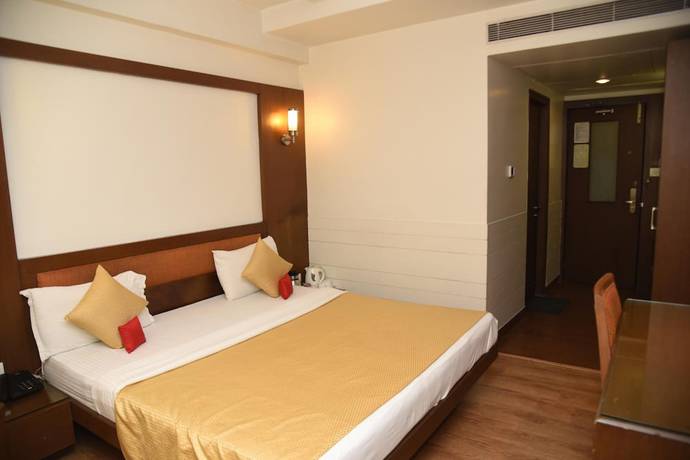 Imagen de la habitación del Hotel Rajhans Regent. Foto 12