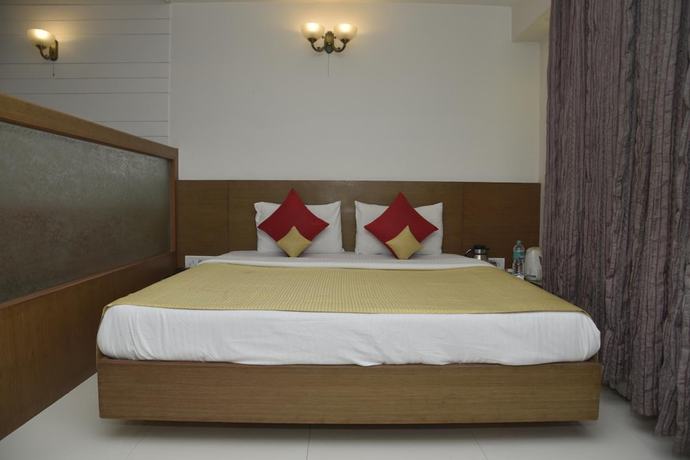 Imagen de la habitación del Hotel Rajhans Regent. Foto 14